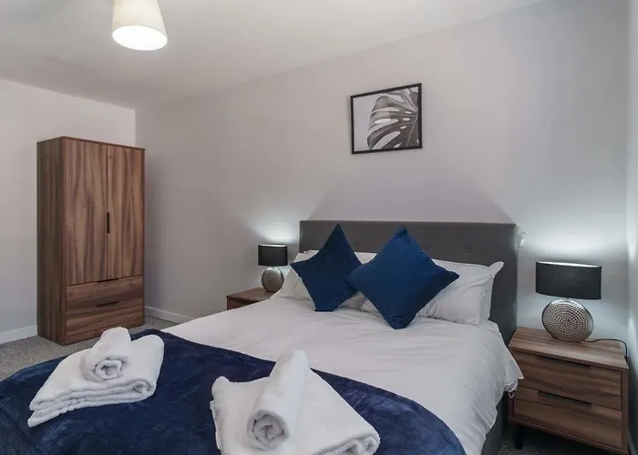 Contemporary 2 Bedroom Apartment In Liverpool