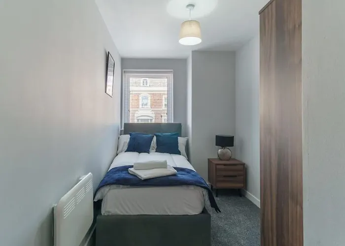 Contemporary 2 Bedroom Apartment In Liverpool