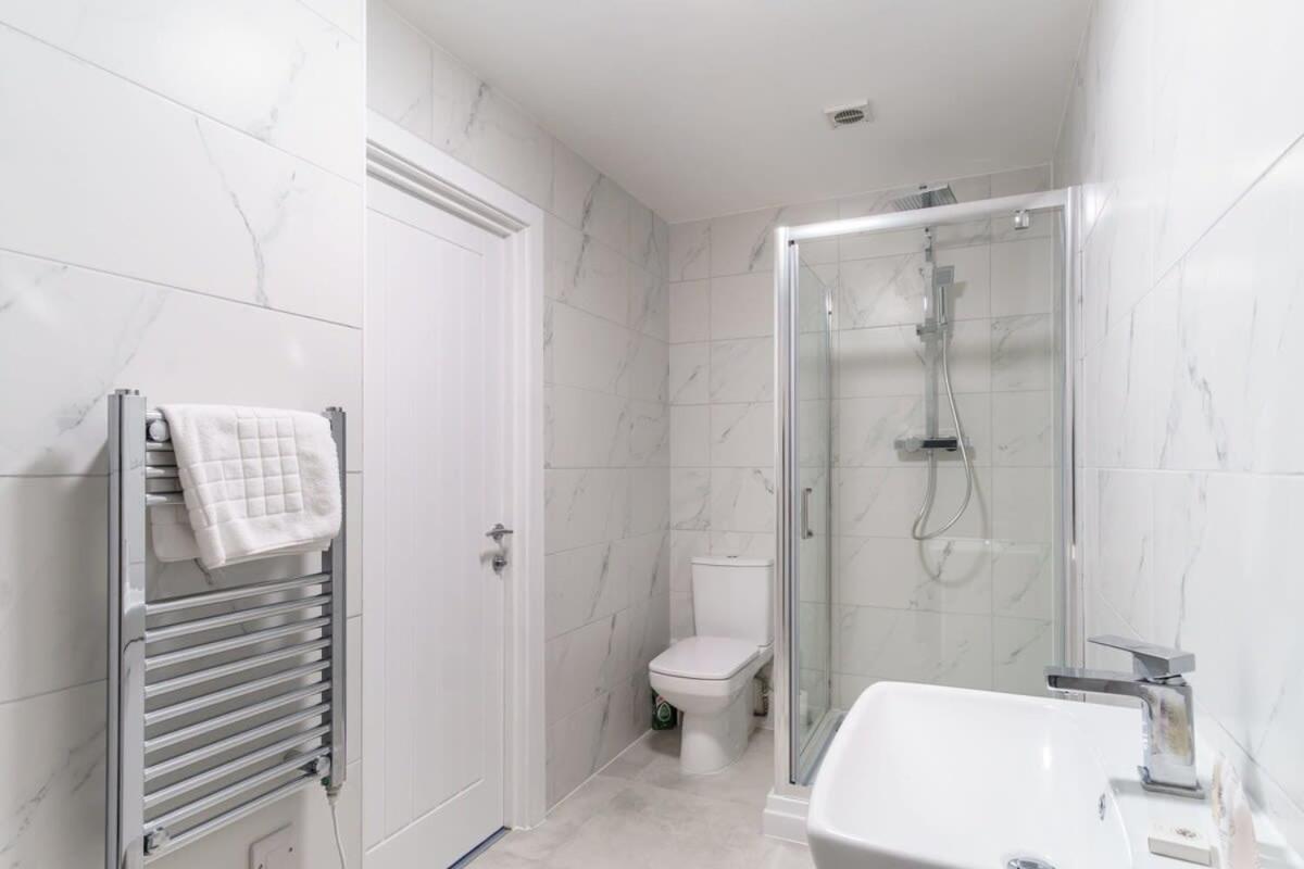 Apartment Contemporary 2 Bedroom In
