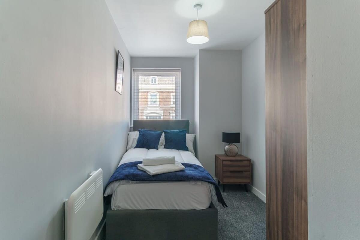 Apartment Contemporary 2 Bedroom In *
