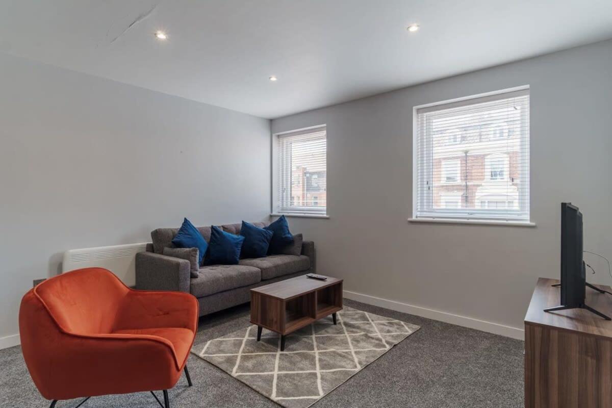 Apartment Contemporary 2 Bedroom In *