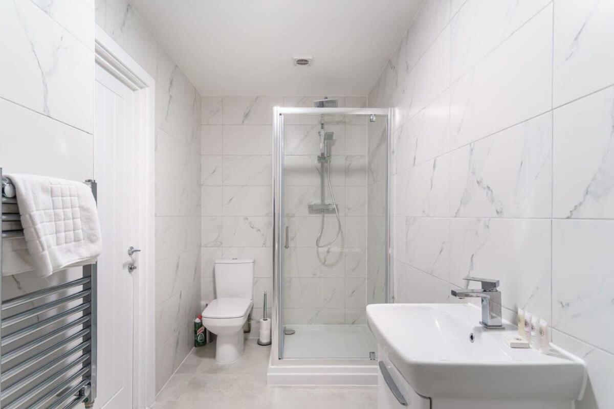 Apartment Contemporary 2 Bedroom In