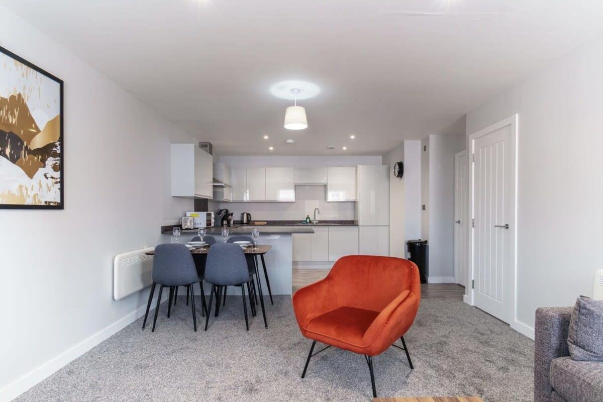 Apartment Contemporary 2 Bedroom In *