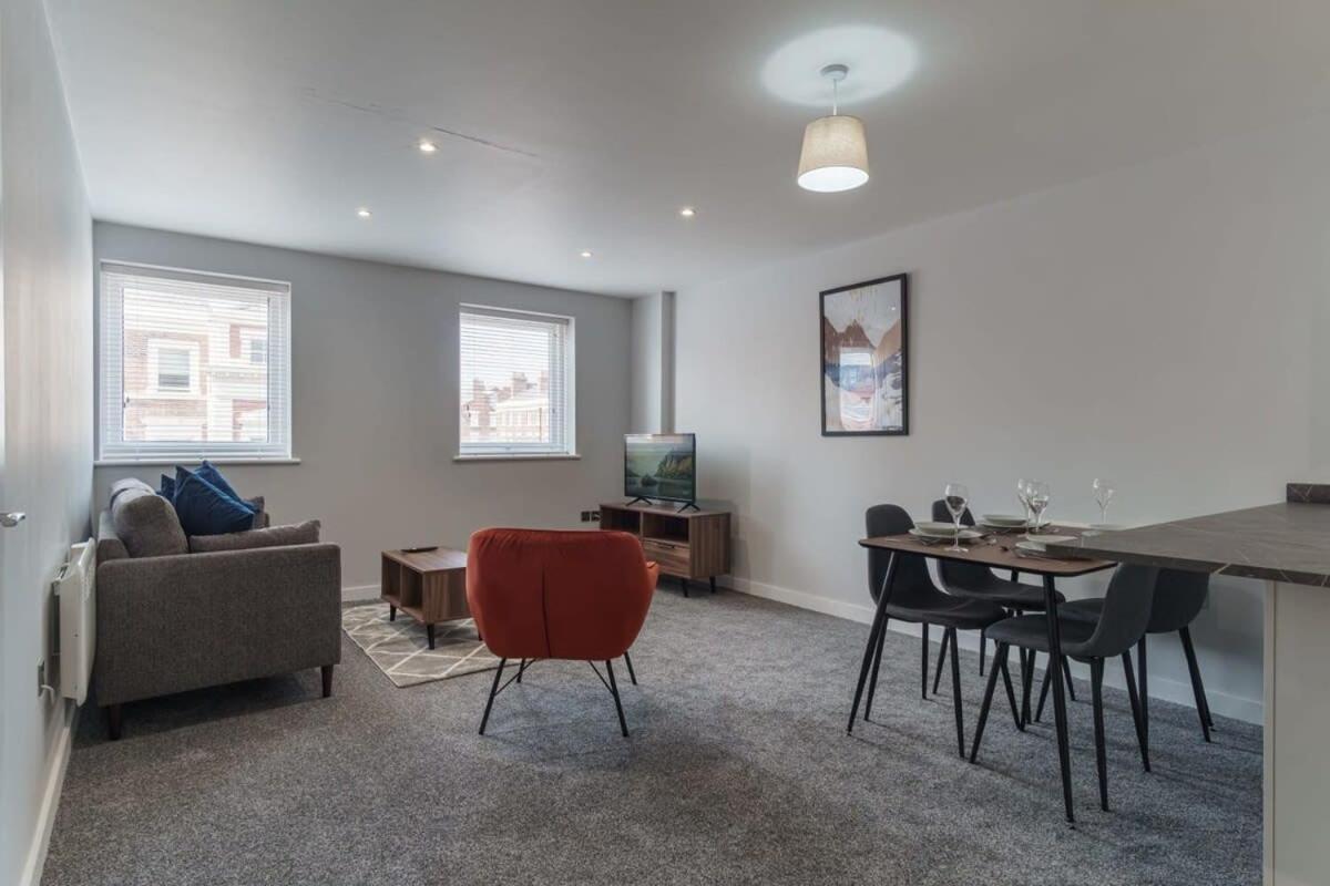 Apartment Contemporary 2 Bedroom In *