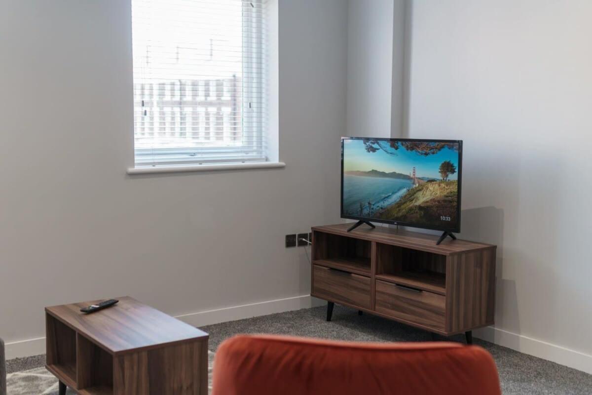 Contemporary 2 Bedroom In *
